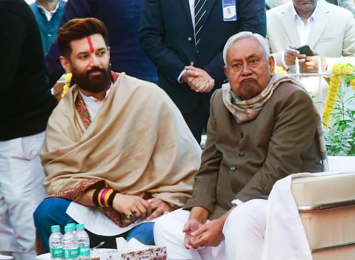 ‘दही-चूड़ा भोज’ का आयोजन पटना स्थित लोक जनशक्ति पार्टी (रामविलास) के कार्यालय में किया गया. जिसमें मुख्यमंत्री समेत कई नेताओं ने शिरकत की. इस दौरान सरकार के कई मंत्री भी मौजूद रहे.