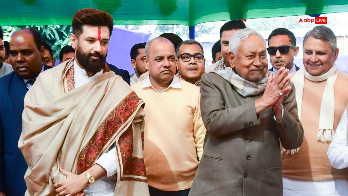 चिराग पासवान के दही-चूड़ा भोज में पहुंचे कई बड़े नेता, देखें 10 तस्वीरें