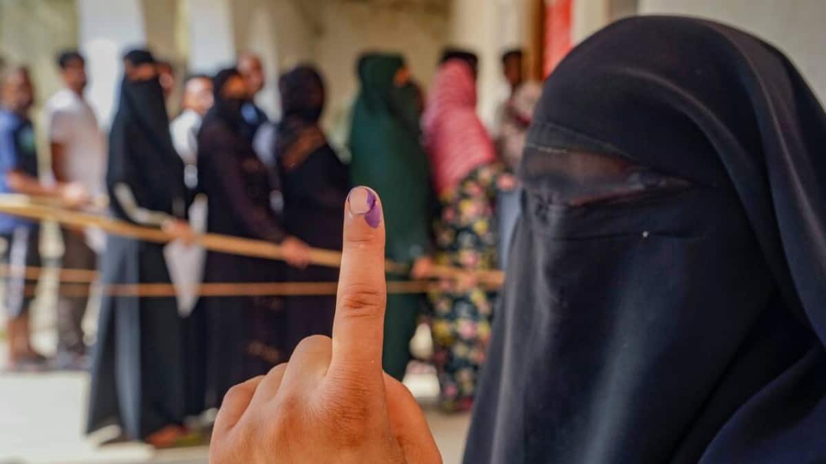 Maharashtra Civic Polls 2026: Chaos At Polling Booths In Akola Over Lapse In Identity Checks For Burqa-Clad Women