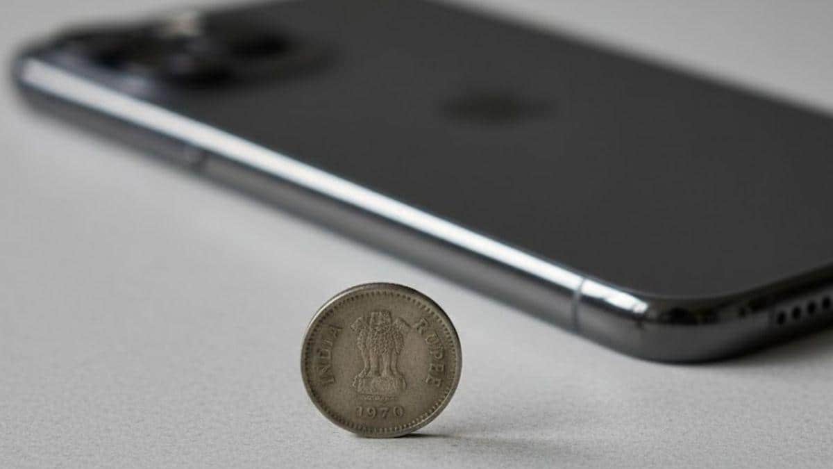Shopkeeper Offers iPhone For Just Rs 1, But Only If You Bring This Rare 1970 Coin