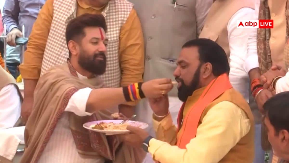चिराग पासवान ने सम्राट चौधरी को खिलाया तिलकुट, दही-चूड़ा भोज का वीडियो वायरल