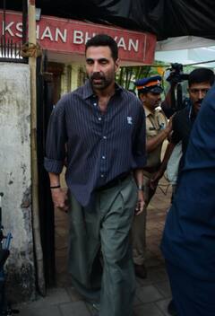 BMC Election 2026: अपना वोट डालने सबसे पहले पहुंचे अक्षय कुमार, बोले- 'आज रिमोट कंट्रोल हमारे हाथ में है'