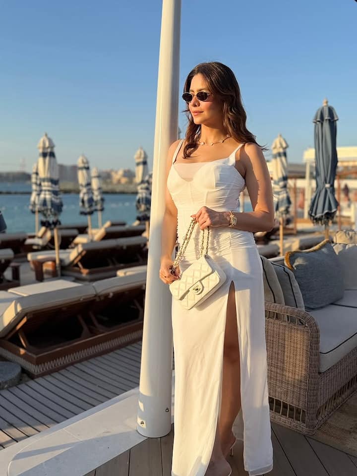 आमना शरीफ को सीरियल 'कहीं तो होगा' से प्रसिद्धि मिली। इस सीरियल में उन्होंने कशिश का किरदार निभाया था। उन्हें अपने अभिनय के लिए दर्शकों का भरपूर प्यार भी मिला।