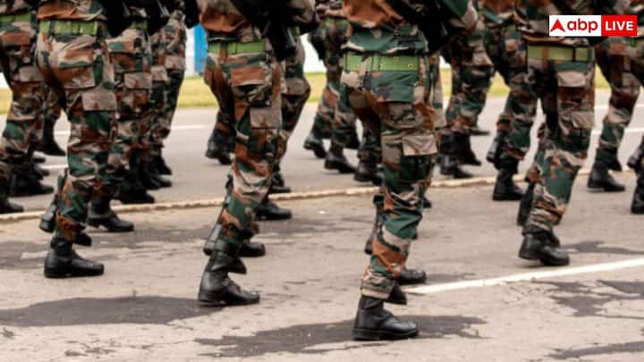 सेना युद्ध, आतंकवाद और आंतरिक सुरक्षा खतरों पर तुरंत प्रतिक्रिया देने के लिए मौजूद है. सैनिकों को आजादी से इस्तीफा देने की अनुमति देने से मुश्किल घड़ी में सैनिकों की संख्या कमजोर हो सकती है.