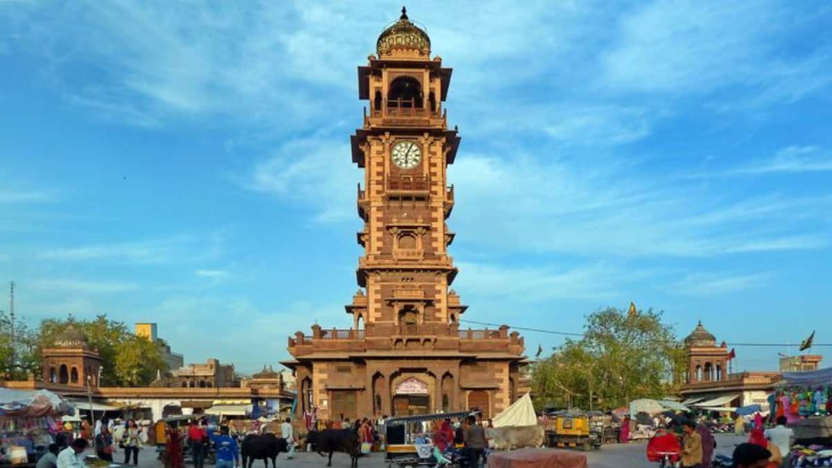 (Image Source: Pinterest/CarRentalRajasthan)