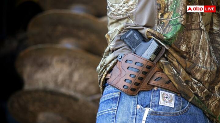 कैलिबर एक सटीक माप होता है. इसका इस्तेमाल राइफल, पिस्टल और रिवाल्वर के लिए किया जाता है. यह आपको बैरल के अंदरूनी डायमीटर और उससे चलाई जाने वाली गोली का साइज बताता है. कैलिबर को इंच या फिर मिलीमीटर में बताया जाता है.