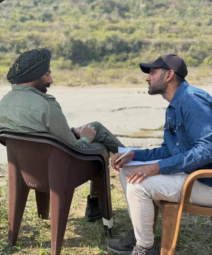 हजारों लोगों ने इस तस्वीर को पसंद किया है और कई कमेंट भी कर रहे हैं।