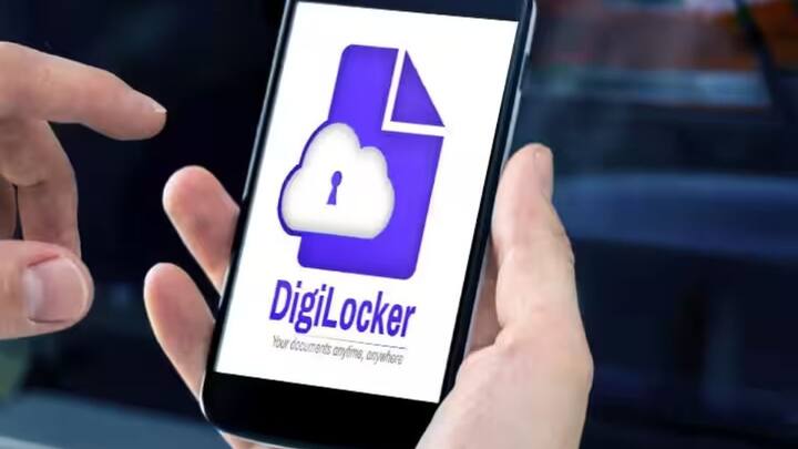 OTP वेरिफाई होते ही DigiLocker में सेव डॉक्यूमेंट्स की लिस्ट सामने आएगी. अगर आपका आधार पहले से DigiLocker में सेव है. तो वह लिस्ट में दिखाई देगा. आधार के सामने जो नंबर दिखे उसे भेज दें. कुछ ही देर में WhatsApp पर पासवर्ड-प्रोटेक्टेड PDF आधार मिल जाएगा.
