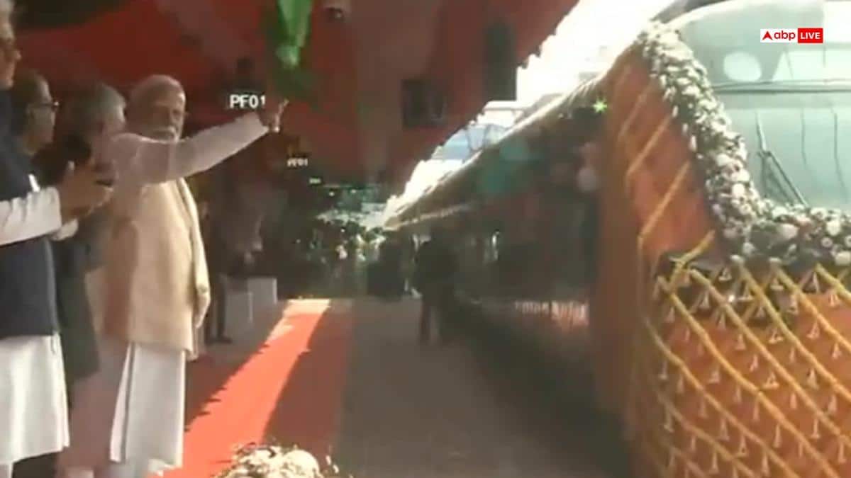 PM मोदी ने देश की पहली वंदे भारत स्लीपर ट्रेन को दिखाई हरी झंडी, जानें किन राज्यों को मिलेगा फायदा?