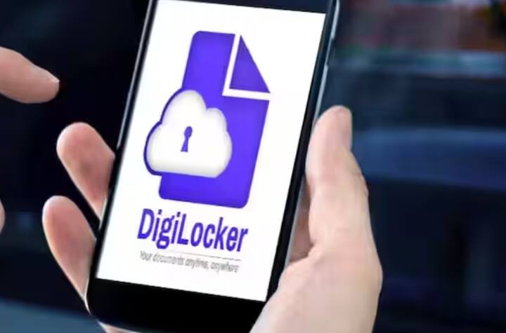 ਇੱਕ ਵਾਰ OTP ਦੀ ਪੁਸ਼ਟੀ ਹੋਣ ਤੋਂ ਬਾਅਦ, DigiLocker ਵਿੱਚ ਸੇਵ ਕੀਤੇ ਦਸਤਾਵੇਜ਼ਾਂ ਦੀ ਇੱਕ ਸੂਚੀ ਦਿਖਾਈ ਦੇਵੇਗੀ। ਜੇਕਰ ਤੁਹਾਡਾ ਆਧਾਰ ਪਹਿਲਾਂ ਹੀ DigiLocker ਵਿੱਚ ਸੇਵ ਹੈ, ਤਾਂ ਇਹ ਸੂਚੀ ਵਿੱਚ ਦਿਖਾਈ ਦੇਵੇਗਾ। ਆਧਾਰ ਨੰਬਰ ਦੇ ਅੱਗੇ ਦਿਖਾਇਆ ਗਿਆ ਨੰਬਰ ਭੇਜੋ। ਤੁਹਾਨੂੰ ਜਲਦੀ ਹੀ WhatsApp 'ਤੇ ਤੁਹਾਡੇ ਆਧਾਰ ਕਾਰਡ ਦੀ ਇੱਕ ਪਾਸਵਰਡ-ਸੁਰੱਖਿਅਤ PDF ਪ੍ਰਾਪਤ ਹੋਵੇਗੀ।