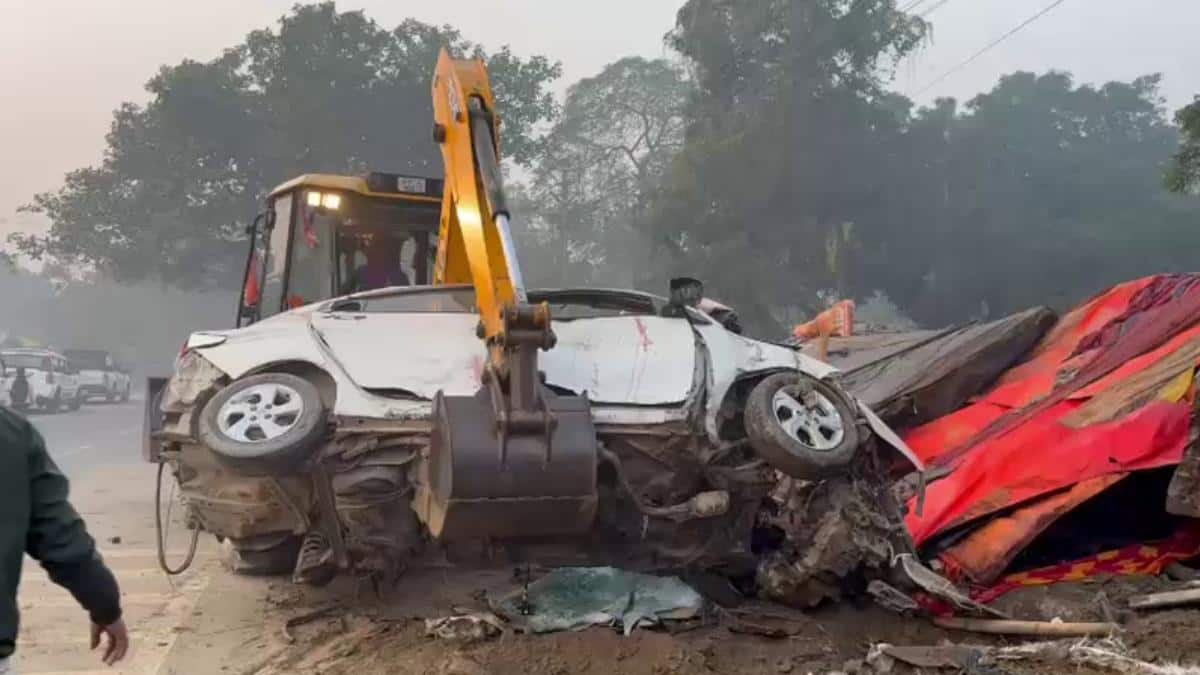 बिहार: मधेपुरा में हाइवा और कार की आमने-सामने टक्कर, 4 युवकों की मौत