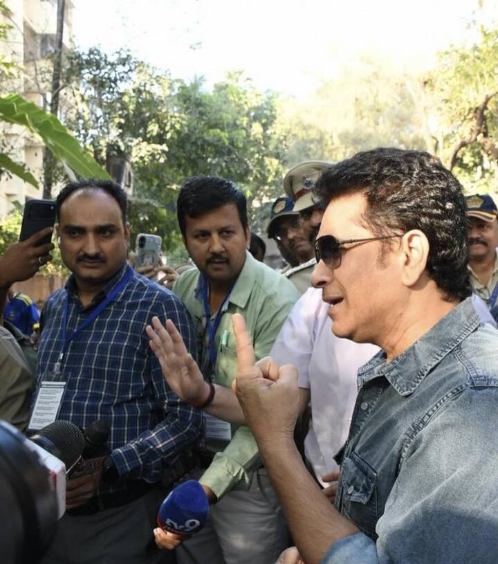 16 जानेवारी 2026 रोजी महानगरपालिका निवडणुकांची मतमोजणी प्रक्रिया पार पडली. सर्वांच्याच नजरा मुंबई महानगरपालिका निवडणुकींच्या निकालाकडे होते. 15 जानेवारीला राज्यातील महापालिकेच्या निवडणुकीसाठी मतदान प्रक्रिया पार पडतील. केवळ सामान्य, खेळाडू आणि राजकीय मंडळी नसून, सेलिब्रिटींनीही मतदानाचा हक्क बजावला.