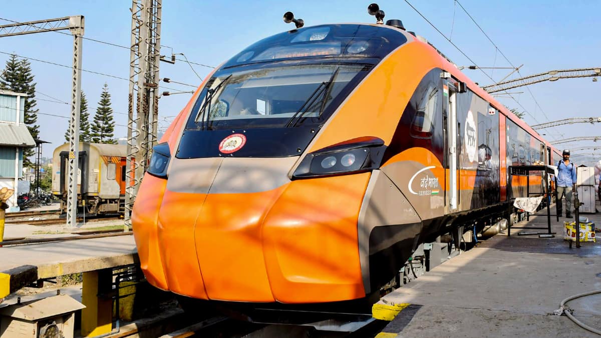 PM Modi Flags Off India’s First Vande Bharat Sleeper Train Between Howrah And Guwahati: WATCH