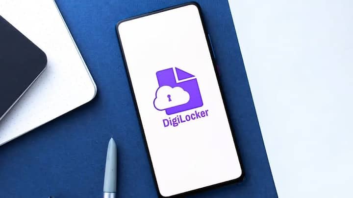 आपको बता दें कि यह तरीका उन्हीं लोगों के लिए काम करेगा जिन्होंने पहले से DigiLocker में आधार सेव किया हो. अगर आपने अब तक ऐसा नहीं किया है. तो एक बार जरूर सेव कर लें. इससे आगे चलकर कभी भी, कहीं भी आधार कार्ड तुरंत डाउनलोड कर पाएंगे.