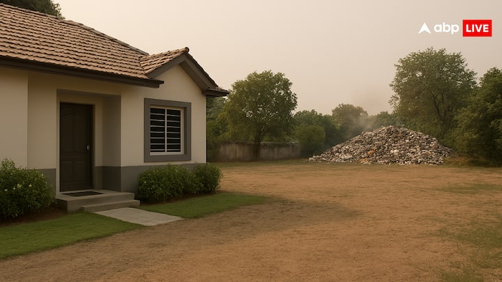 इस बात का भी ध्यान रखना जरूरी है कि, घर के आस-पास कचड़े का ढेर न हो. ऐसा स्थान घर के वास्तु पर प्रतिकूल प्रभाव डाल सकता है, इसलिए इन क्षेत्रों के आस-पास घर बनाने से बचना चाहिए.
