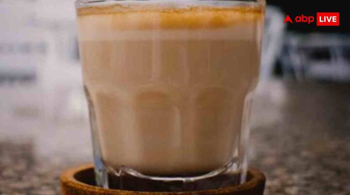 लाटे टी बनाने के लिए आपको ज्यादा सामग्री की जरूरत नहीं है. इसके लिए  दूध, पानी , चायपत्ती, चीनी, इलायची पाउडर, दालचीनी पाउडर चीजें तैयार करें. इन सामग्री से ही आप घर पर स्वादिष्ट और क्रीमी लाटे टी बना सकते हैं.