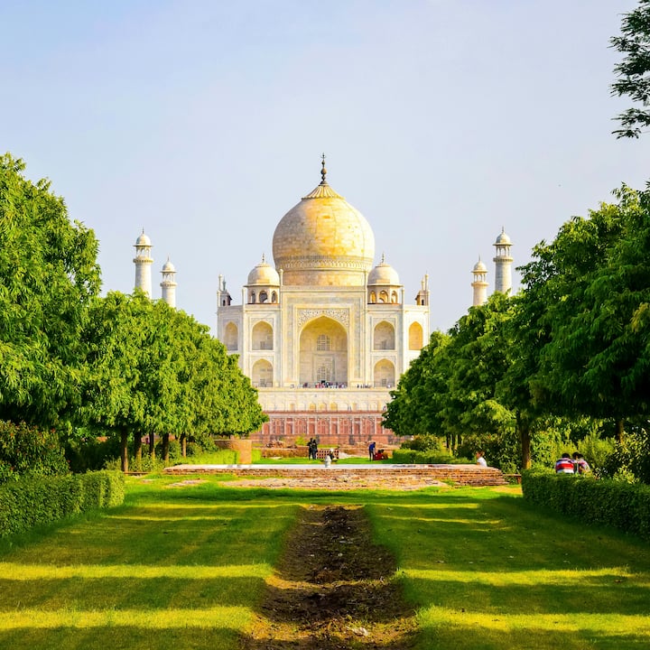 তাজমহল হল ইন্দো-ইসলামিক, পারস্য এবং তুর্কি স্থাপত্য শৈলীর এক বিরল মিশ্রণ। এটি শাহজাহানের প্রধান স্থপতি ওস্তাদ আহমেদ লাহৌরি দ্বারা ডিজাইন করা হয়েছিল।