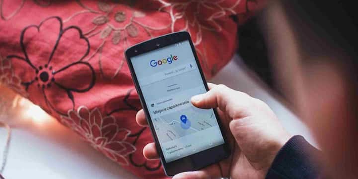 इस सेटिंग को इस्तेमाल करना भी काफी आसान है लेकिन जानकारी के अभाव में ज्यादातर लोग इसे नजरअंदाज कर देते हैं. जब आप गूगल मैप्स में अपनी मंजिल चुनकर दिशा-निर्देश देखते हैं तो ऊपर की तरफ दिए गए ऑप्शन में जाकर आप पहुंचने या निकलने का समय सेट कर सकते हैं.