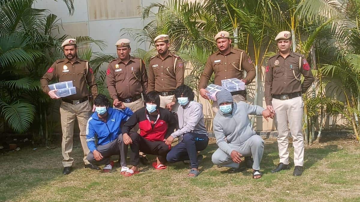 दिल्ली पुलिस ने सोनू दरियापुर गैंग के 4 बदमाशों को दबोचा, हथियारों का जखीरा बरामद