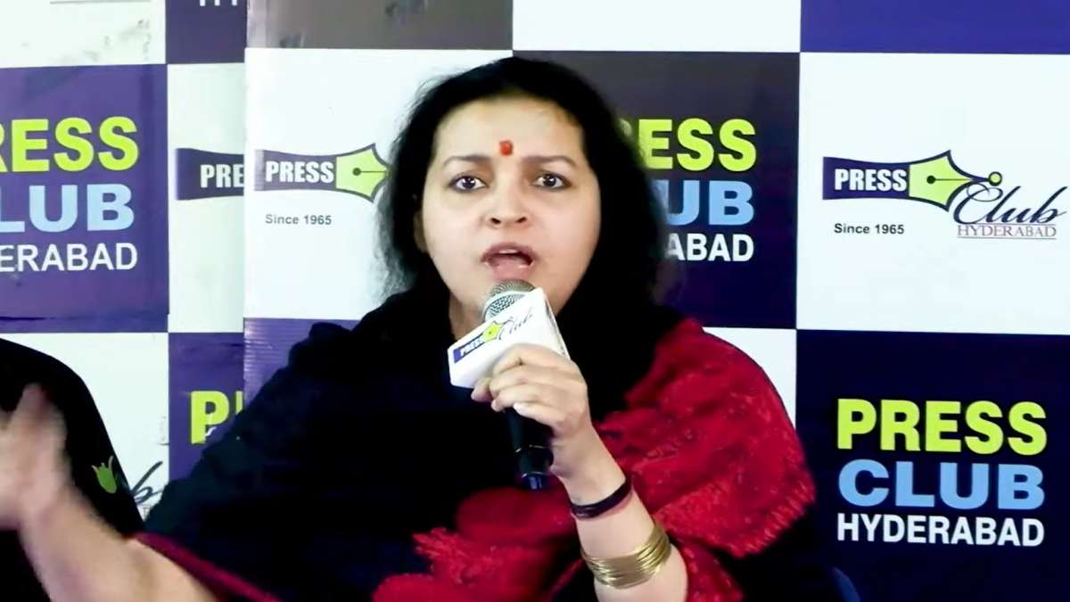 Renu Desai : మగాళ్లు రేప్, మర్డర్ చేస్తే అందరినీ చంపేయాలా? - కొంచెమైనా బుద్ధుందా!... కుక్కలను చంపేయడంపై రేణు దేశాయ్ ఫైర్