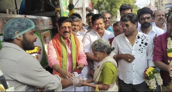 மதுரையில் கூலித் தொழிலாளர்களுக்காக டாக்டர் சரவணன் தொடங்கிய 10.ரூ விலை உணவகம்! 10 ரூபாயில் உணவு! மதுரையில் கூலித் தொழிலாளர்களுக்காக டாக்டர் சரவணன் தொடங்கிய 10.ரூ விலை உணவகம்! 10 ரூபாயில் உணவு!