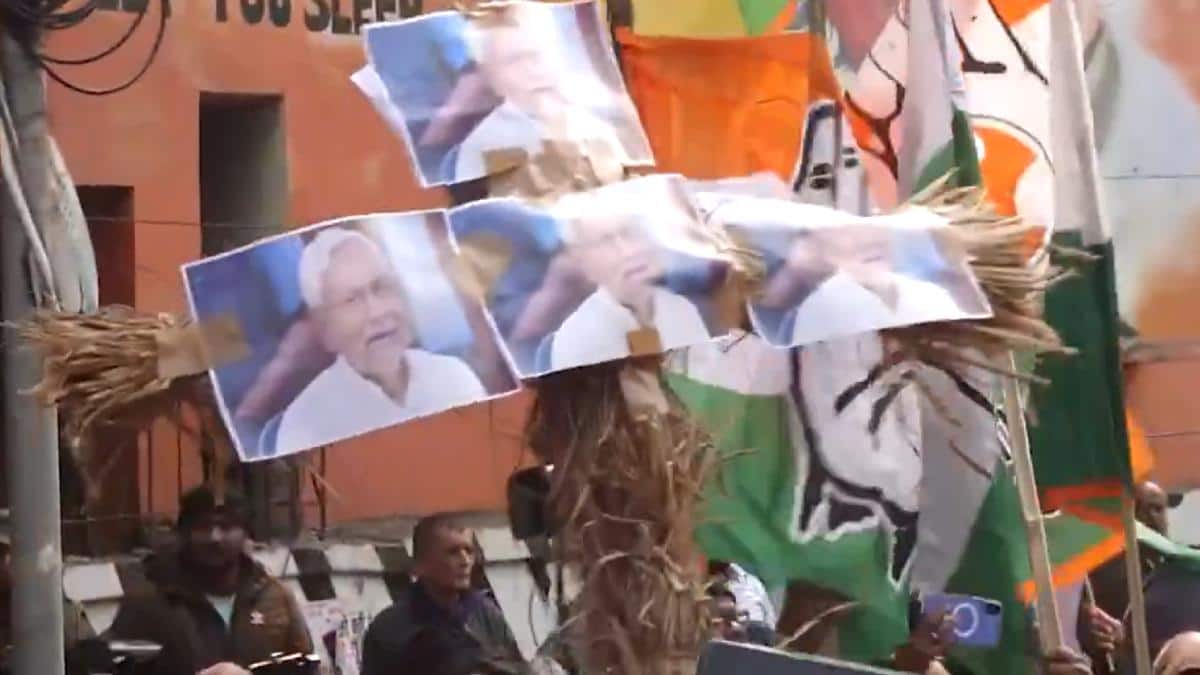 NEET छात्रा मौत मामला: कांग्रेस का पटना में प्रदर्शन, कृष्णा अल्लावरु बोले- 'SSP खुद गैंगस्टर…'