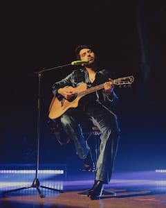 Armaan Malik hospitalised : बॉलिवूडच्या प्रसिद्ध गायकाची तब्येत बिघडली; रूग्णालयातील फोटो केला शेअर, चाहते चिंतेत