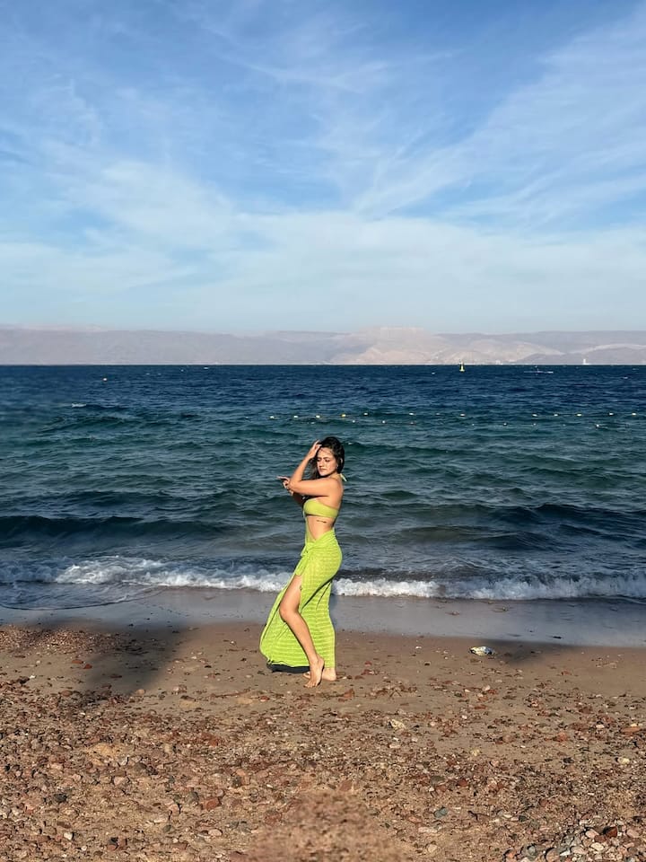 आहाना शर्मा कई भोजपुरी फिल्मों का हिस्सा रही हैं। फिल्मों में काम करते समय वह अपनी खूबसूरती को लेकर अक्सर खबरों में रहती हैं।