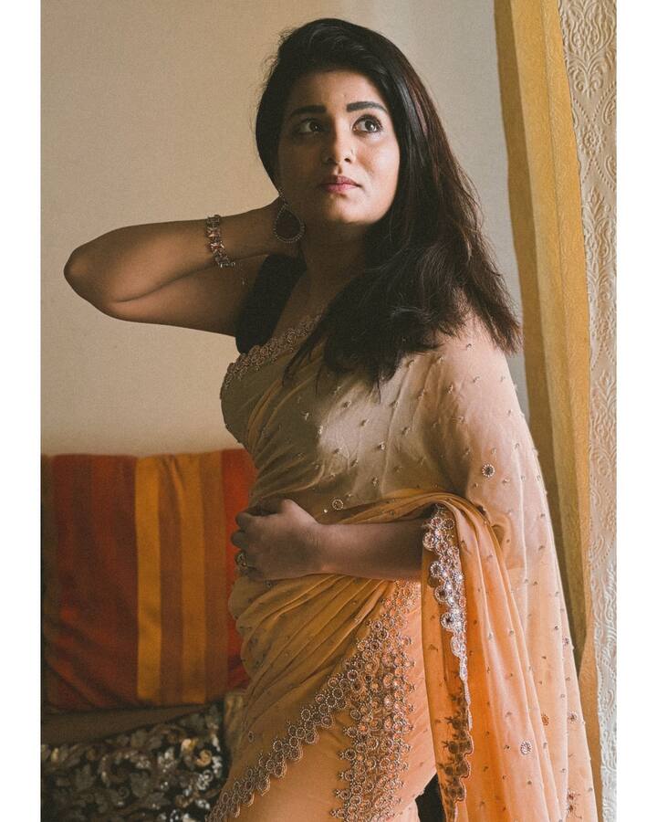 अलिकडेच मराठी अभिनेत्री शर्मिला शिंदे हिची इन्स्टाग्रामची पोस्ट सोशल मीडियात चर्चेचा विषय ठरत आहे.