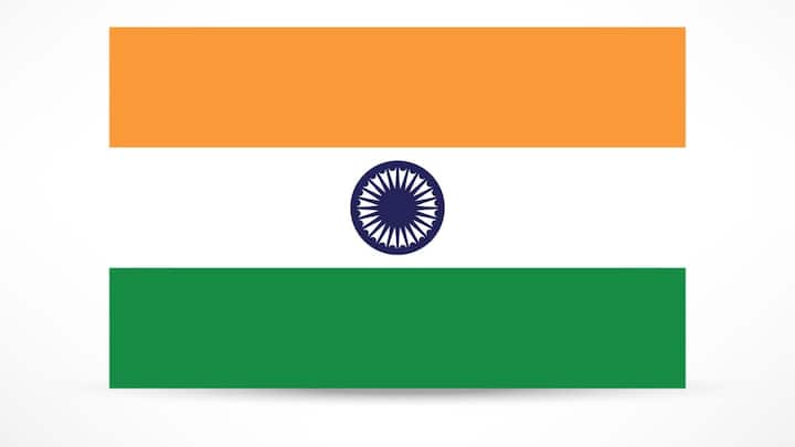 अधिकतर लोग यही मानते हैं कि दोनों दिन झंडा एक ही तरह से फहराया जाता है, लेकिन ऐसा नहीं है. 15 अगस्त को जो प्रक्रिया अपनाई जाती है, उसे ध्वजारोहण कहा जाता है.