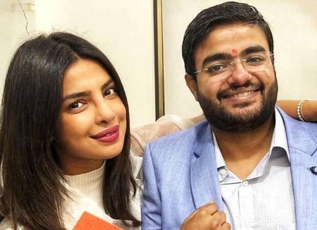 प्रियांकाच्या चित्रपट प्रवासात तिला सगळ्यात जास्त पाठिंबा तिची आई मधू चोप्रा यांनी दिला .