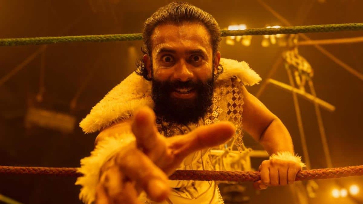 Mohanlal Buys First Ticket Of Chatha Pacha, Hints At Mammootty’s Cameo Ahead Of Release