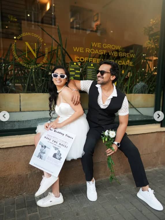 सोशल मीडियावर शेअर केलेल्या रोमँटिक  अंदाजात  या अभिनेत्याने नात्याची अधिकृत घोषणा केली असून, खास अंदाजात त्याने लग्नाची तारीखही चाहत्यांसमोर उघड केली आहे.