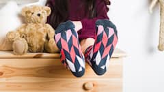 Socks Wearing in Night: શું તમે ઠંડીમાં મોજાં પહેરીને સૂઈ જાઓ છો? જાણો તે તમારા માટે કેટલું ખતરનાક છે