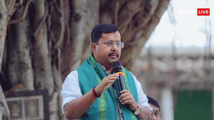 భారతీయ జనతా పార్టీ కార్యవర్గ 12వ జాతీయ అధ్యక్షుడిగా నితిన్ నబీన్ బాధ్యతలు చేపట్టారు. అధ్యక్ష పదవిని స్వీకరించడానికి ముందు, ఈ రోజు ఆయన ఢిల్లీలోని పలు దేవాలయాలను సందర్శించారు.