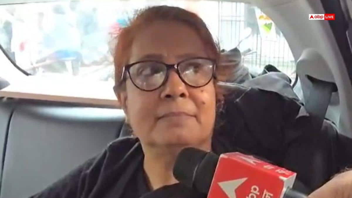 मधुबनी: न्याय का अनोखा सफर, 13 सालों से कार को ही चैंबर बना काम कर रहीं ये महिला वकील