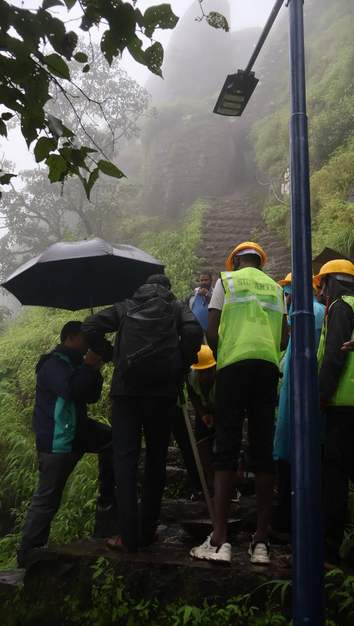 ट्रि फाऊंडेशनच्या मिशन ऊर्जा या उपक्रमाने महाराष्ट्रातील आदिवासी क्षेत्र आणि ऐतिहासिक स्थळांवर स्वच्छ ऊर्जा पुरवली जात आहे. २०२२ मध्ये सुरू झालेल्या या कार्यक्रमांतर्गत आतापर्यंत ४० आदिवासी गावे, १,४०० पेक्षा जास्त घरे आणि सुमारे ८,४०० लोकांना सौर ऊर्जेचा लाभ मिळाला आहे.