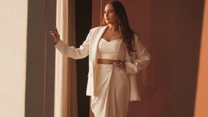 Crisp White Blazer, Contemporary Fit: Sonakshi redefines modern tailoring in this clean white blazer worn open over a structured crop top. Paired with draped trousers, the blazer’s sharp fit anchors an elegant yet fashion-forward look. (Image Source: Instagram/ aslisona)