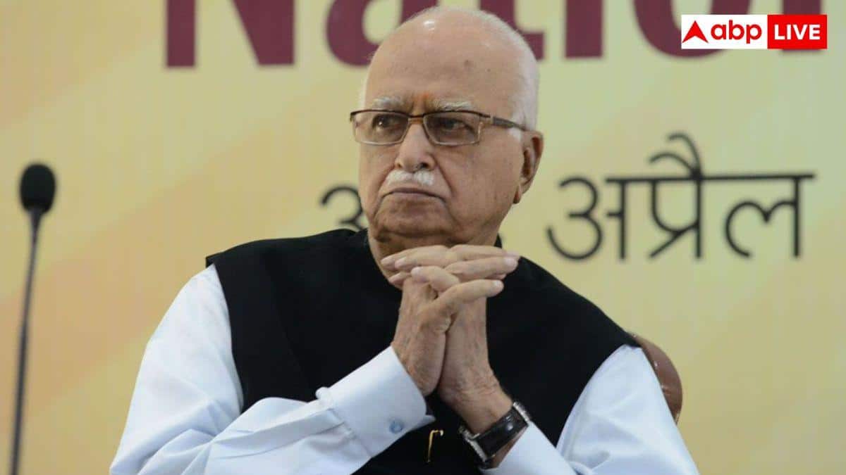 लाल कृष्ण आडवाणी को पद्म विभूषण से सम्मानित किया गया था.