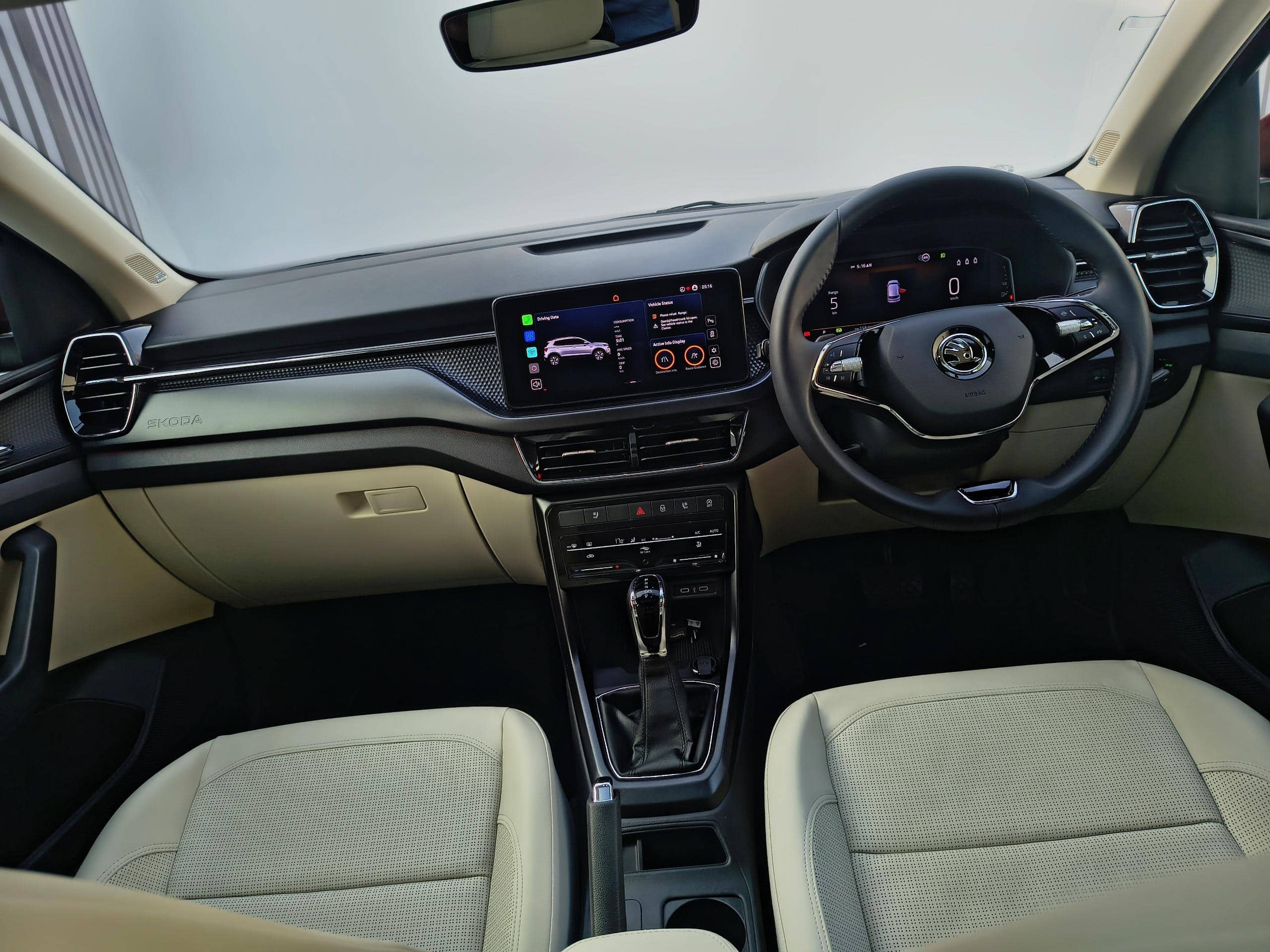 Skoda Kushaq Facelift: முரட்டு லூக்கில் ஸ்கோடா குஷாக்.. எல்லாமே இருக்கு.. பனோரமிக் சன்ரூஃப் முதல் மசாஜ் சீட்ஸ் வரை!