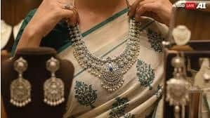 Silver Price : আড়াই মাসে দ্বিগুণ রুপোর দাম প্রায় ৩ লাখ, এখন কিনলেও লাভবান হবেন ! বিশেষজ্ঞরা কী বলছেন ?