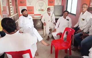 परणभीत भाजपमध्ये मोठं नाराजीनाट्य, ऐन वेळी उमेदवारी नाकारल्यानं पदाधिकाऱ्यांची पक्षाला सोठचिठ्ठी, भाजप नेत्यांवर टीका