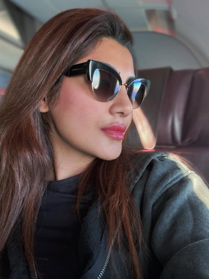लेकिन वक्त के साथ चीजें बदलीं. जैसे-जैसे 2000 का दशक खत्म हुआ वैसे-वैसे फिल्मों में रिमी की मौजूदगी कम होती चली गई. ऑफर्स घटने लगे और धीरे-धीरे उन्होंने फिल्मों से दूरी बना ली.