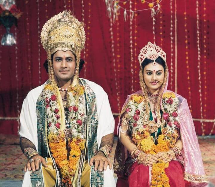 The soul of Sanatan Dharma is considered to be vested in Maryada Purushottam Lord Shri Ram. His ideals and messages of devotion are a guide for people even today. The date of January 22 is special in the calendar because on this day in 2024, a grand consecration took place in the Ram temple of Ayodhya. The stories of Lord Ram were not limited to temples only. Bollywood, South cinema and TV shows have brought the story of Ram on screen from time to time, due to which the new generation is also connecting with the life of Ram and his ideals.