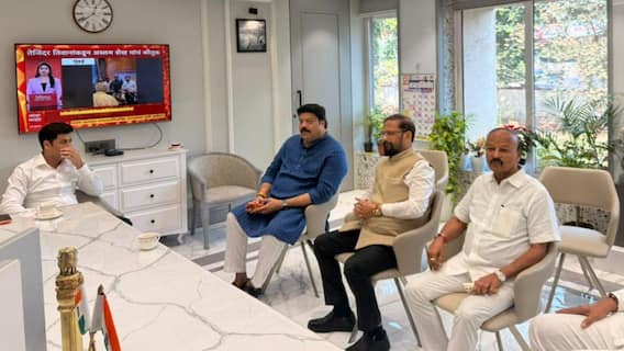 Kalyan Dombivli Shivsena and MNS Yuti: कल्याण डोंबिवलीत शिवसेना शिंदे गटाचा भाजपला 'मनसे' कात्रजचा घाट; आता काँग्रेस नगरसेवकांच्या निर्णयानं भूवया उंचावल्या Kalyan Dombivli Shivsena and MNS Yuti: कल्याण डोंबिवलीत शिवसेना शिंदे गटाचा भाजपला 'मनसे' कात्रजचा घाट; आता काँग्रेस नगरसेवकांच्या निर्णयानं भूवया उंचावल्या