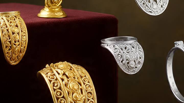 एमसीएक्स पर 5 मार्च, 2026 की समाप्ति तिथि वाला चांदी ₹325903 प्रति किलोग्राम पर कारोबार कर रहा था। यह पिछले दिन के बंद भाव से लगभग ₹2200 की वृद्धि दर्शाता है। शुरुआती कारोबार में एमसीएक्स पर चांदी का भाव ₹326487 तक पहुंच गया था।