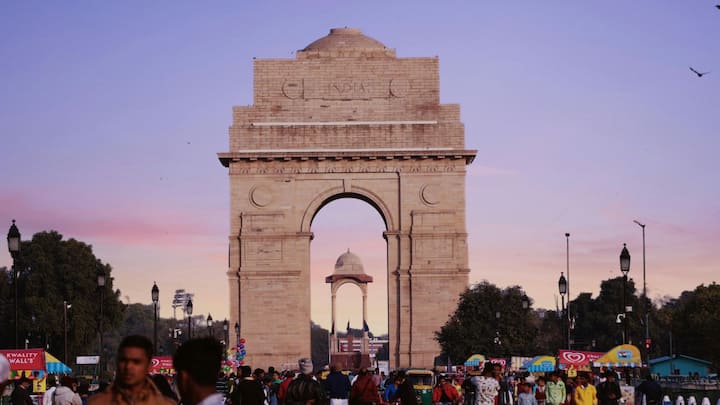भारत अमेरिका का एक बड़ा व्यापारिक साझेदार है, ऐसे में 25 प्रतिशत टैरिफ का असर कई सेक्टरों पर पड़ सकता है.