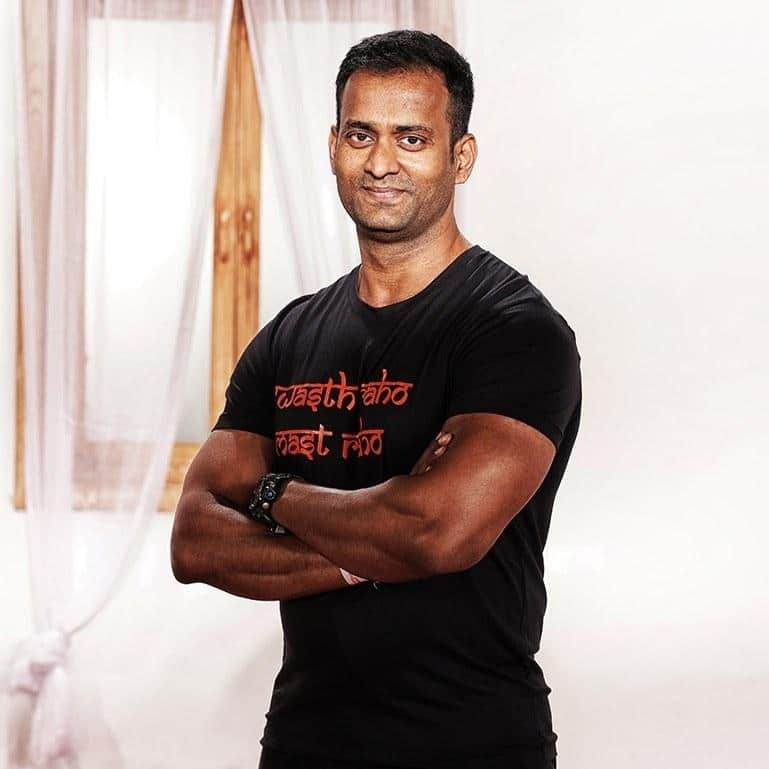 चौकीदार से सेलिब्रिटी फिटनेस ट्रेनर बने ये शख्स, आज करोड़ों की कमाई का है मालिक