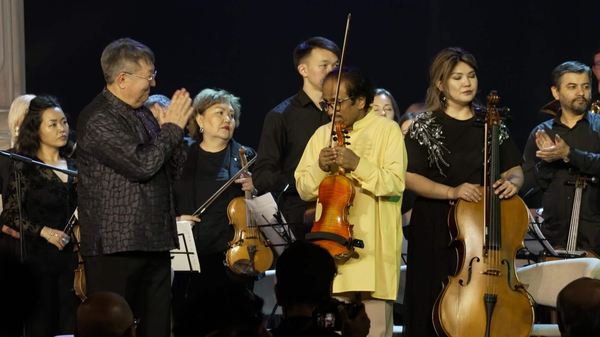 ড. এল. সুব্রহ্মণ্যম এর সঙ্গে আবজল মুখিতদিন