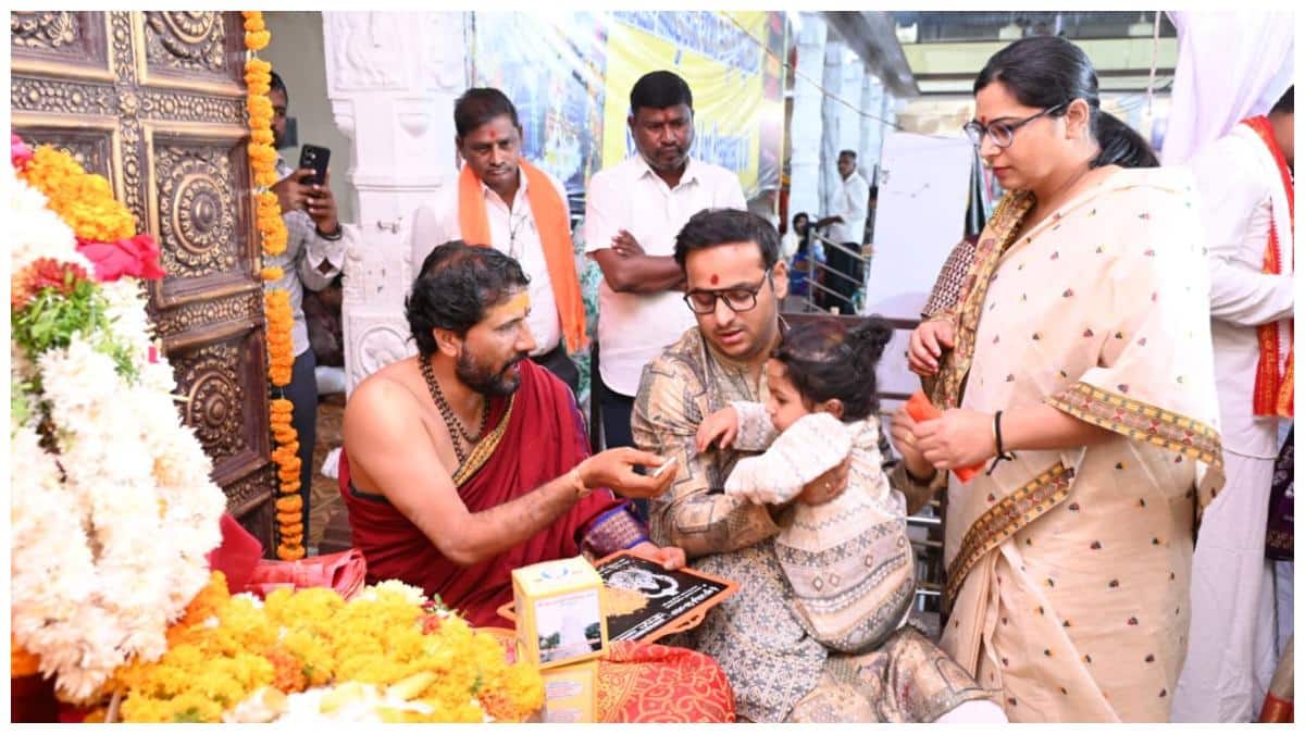 Basara Latest news: బాసర సరస్వతి ఆలయంలో వసంత పంచమి వేడుకలు- చిన్నారులతో అక్షరాలు దిద్దించేందుకు బారులు 